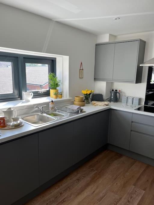 No5 At 53 - 2 Bed Apartment In Leek, Staffs Peak District Exterior photo